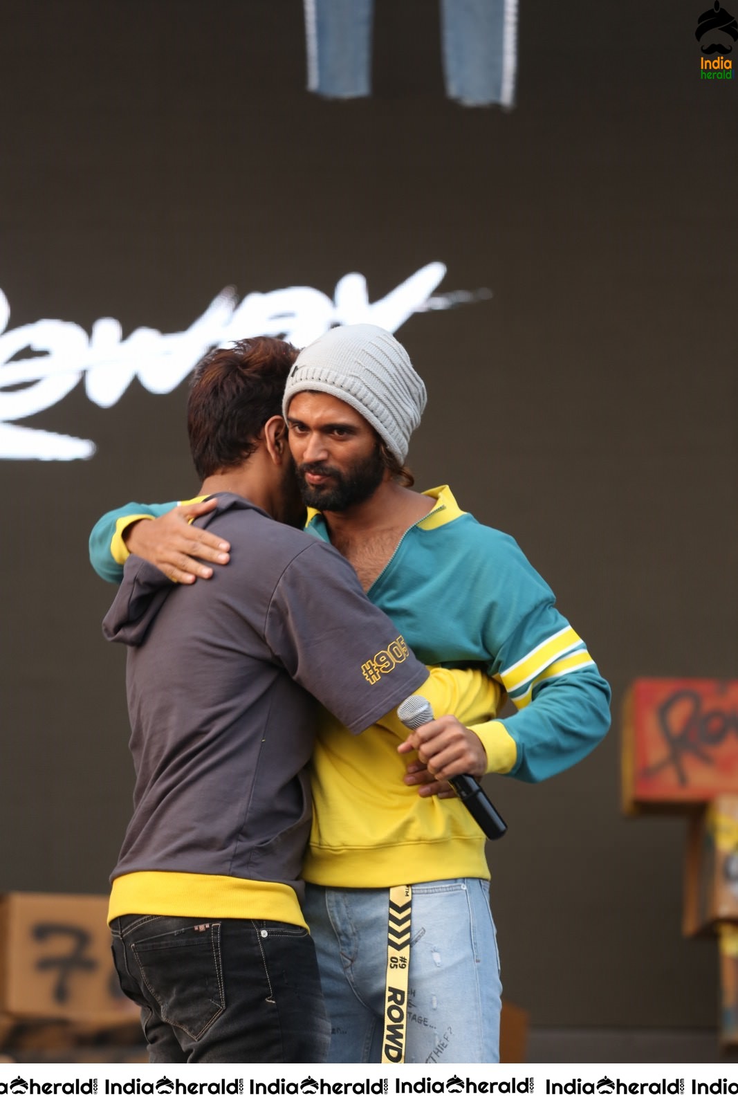 Actor Vijay Deverakonda Entertains the Crowd On the Stage Set 1