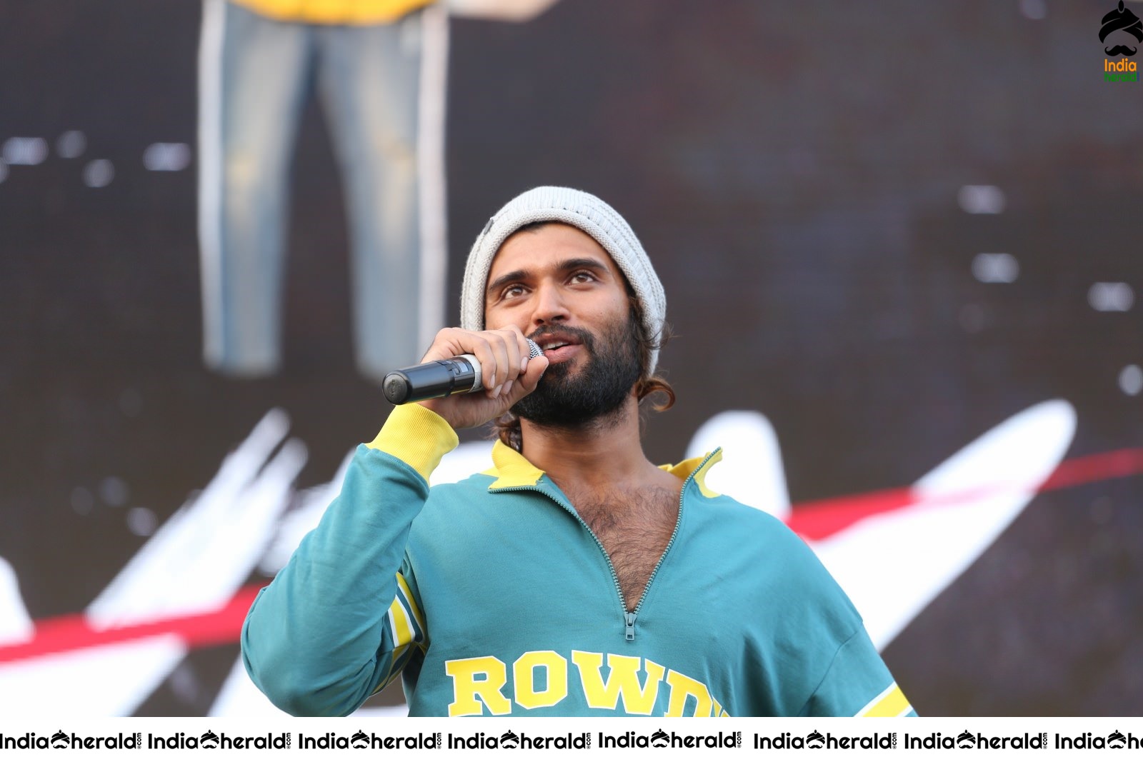 Actor Vijay Deverakonda Entertains the Crowd On the Stage Set 1