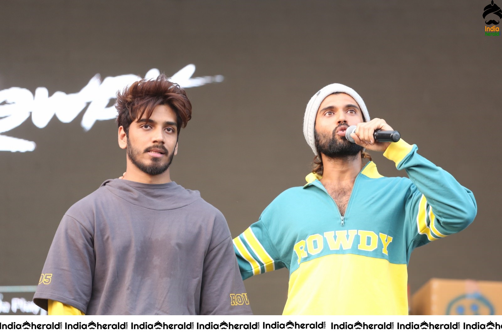 Actor Vijay Deverakonda Entertains the Crowd On the Stage Set 2