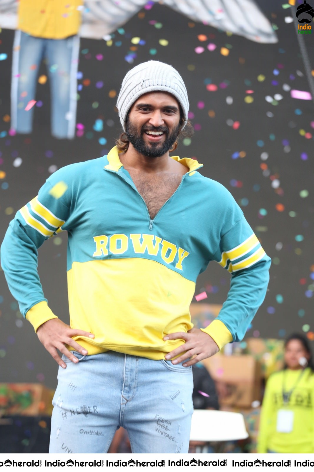 Actor Vijay Deverakonda Entertains the Crowd On the Stage Set 2