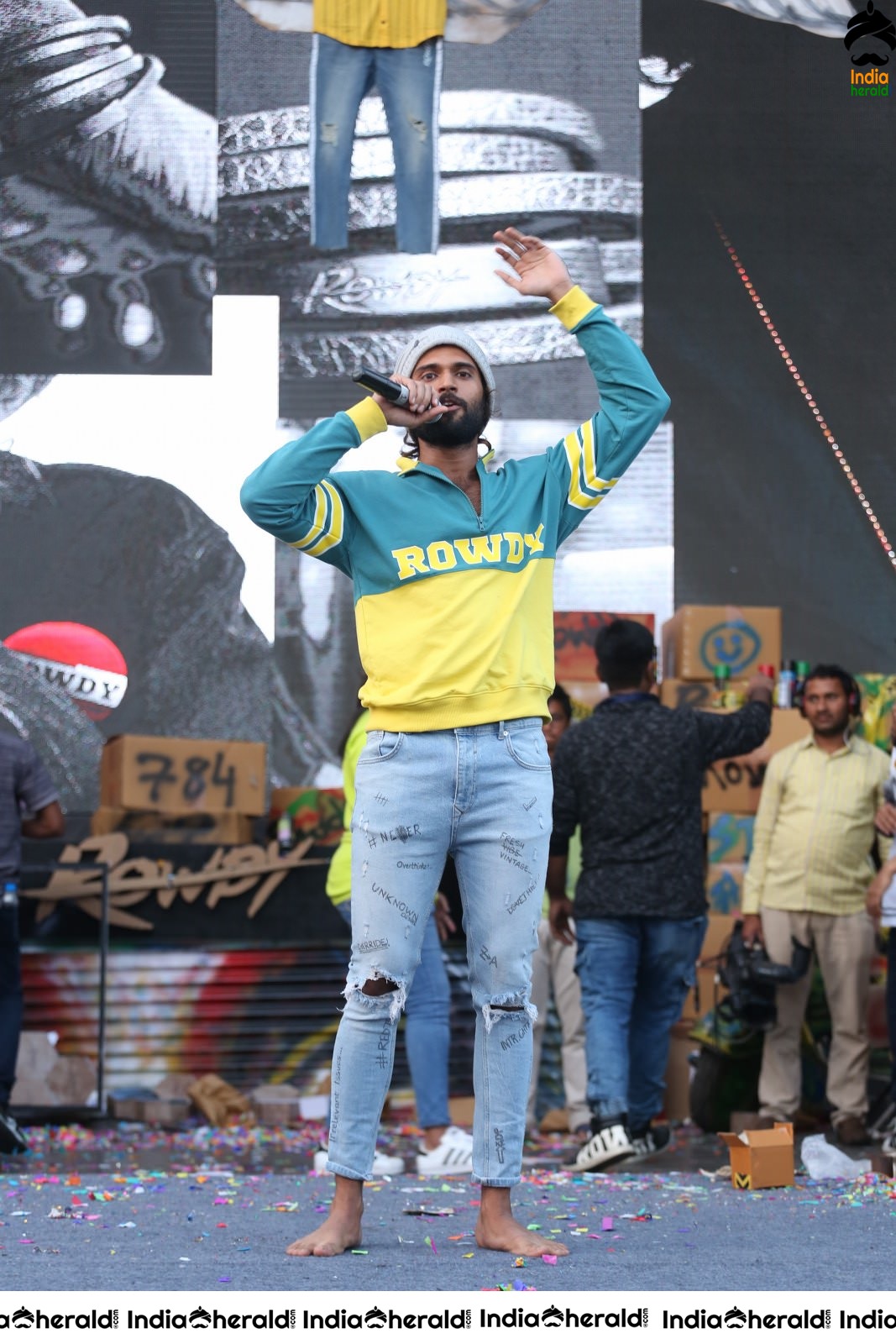 Actor Vijay Deverakonda Entertains the Crowd On the Stage Set 2