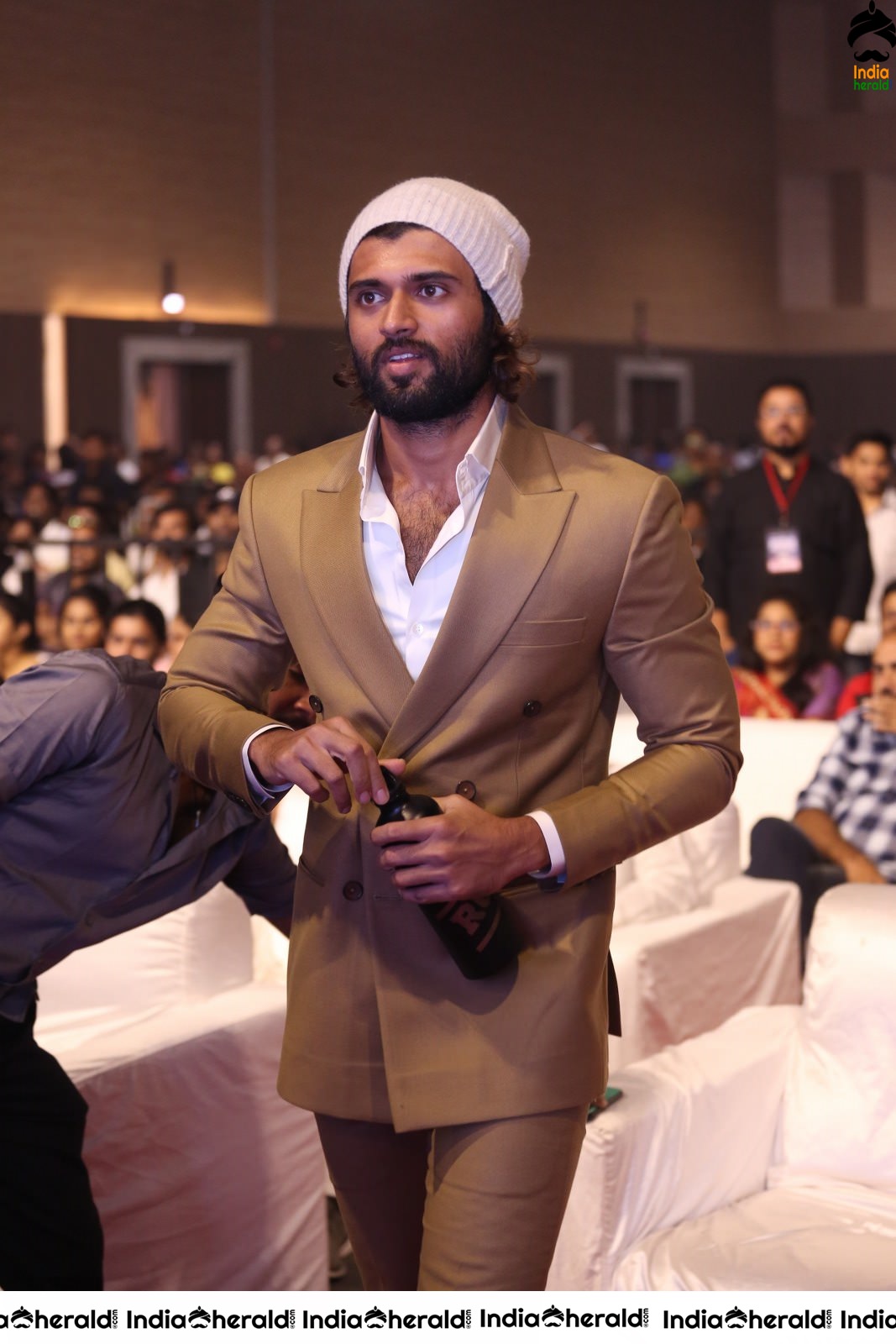 Actor Vijay Deverakonda gets a Warm welcome at WFL event