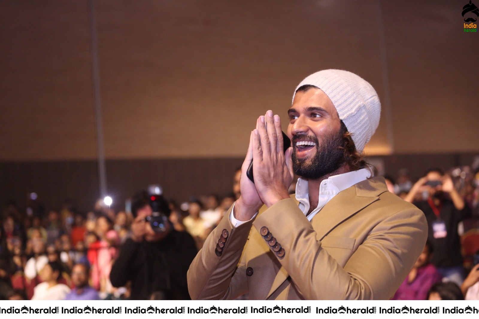 Actor Vijay Deverakonda gets a Warm welcome at WFL event