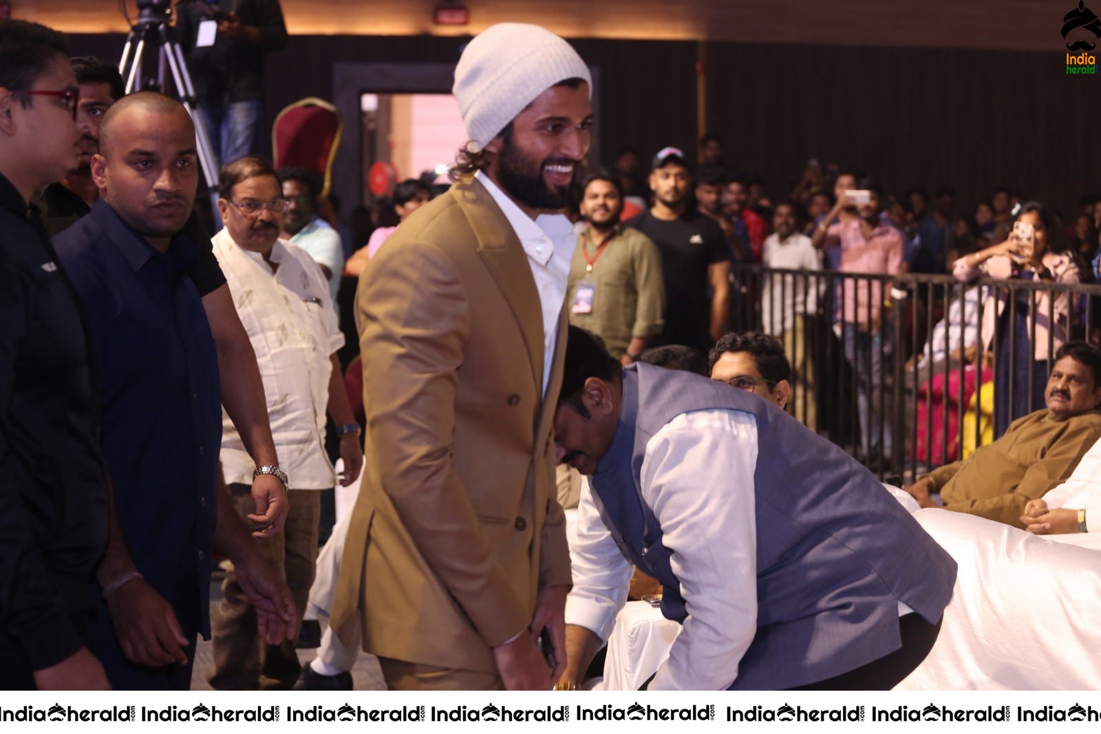 Actor Vijay Deverakonda gets a Warm welcome at WFL event