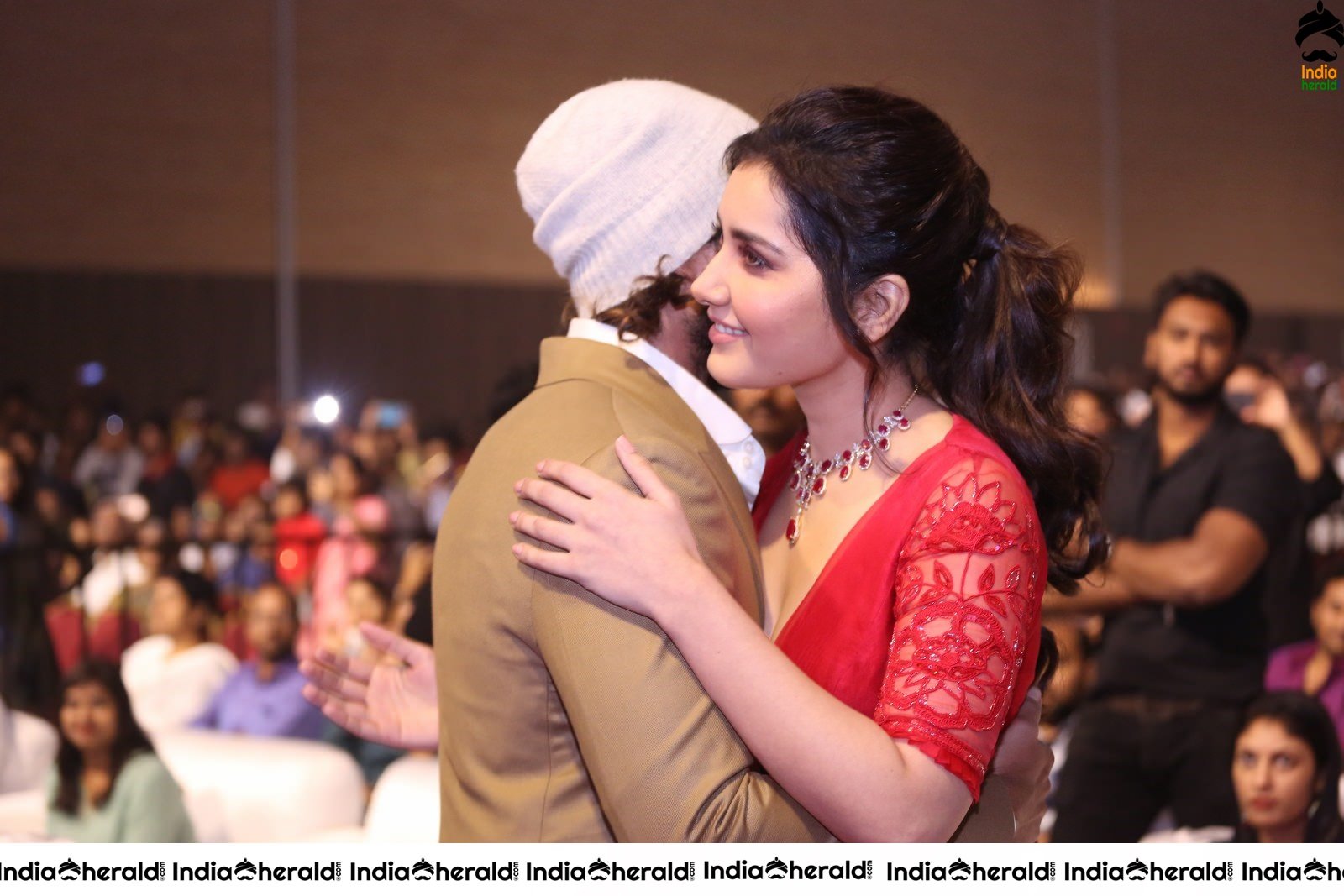 Actor Vijay Deverakonda gets a Warm welcome at WFL event