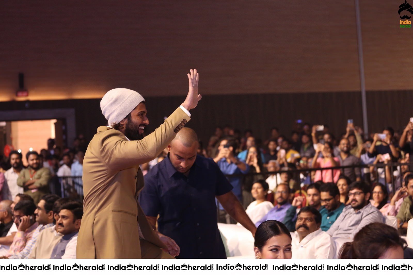 Actor Vijay Deverakonda gets a Warm welcome at WFL event