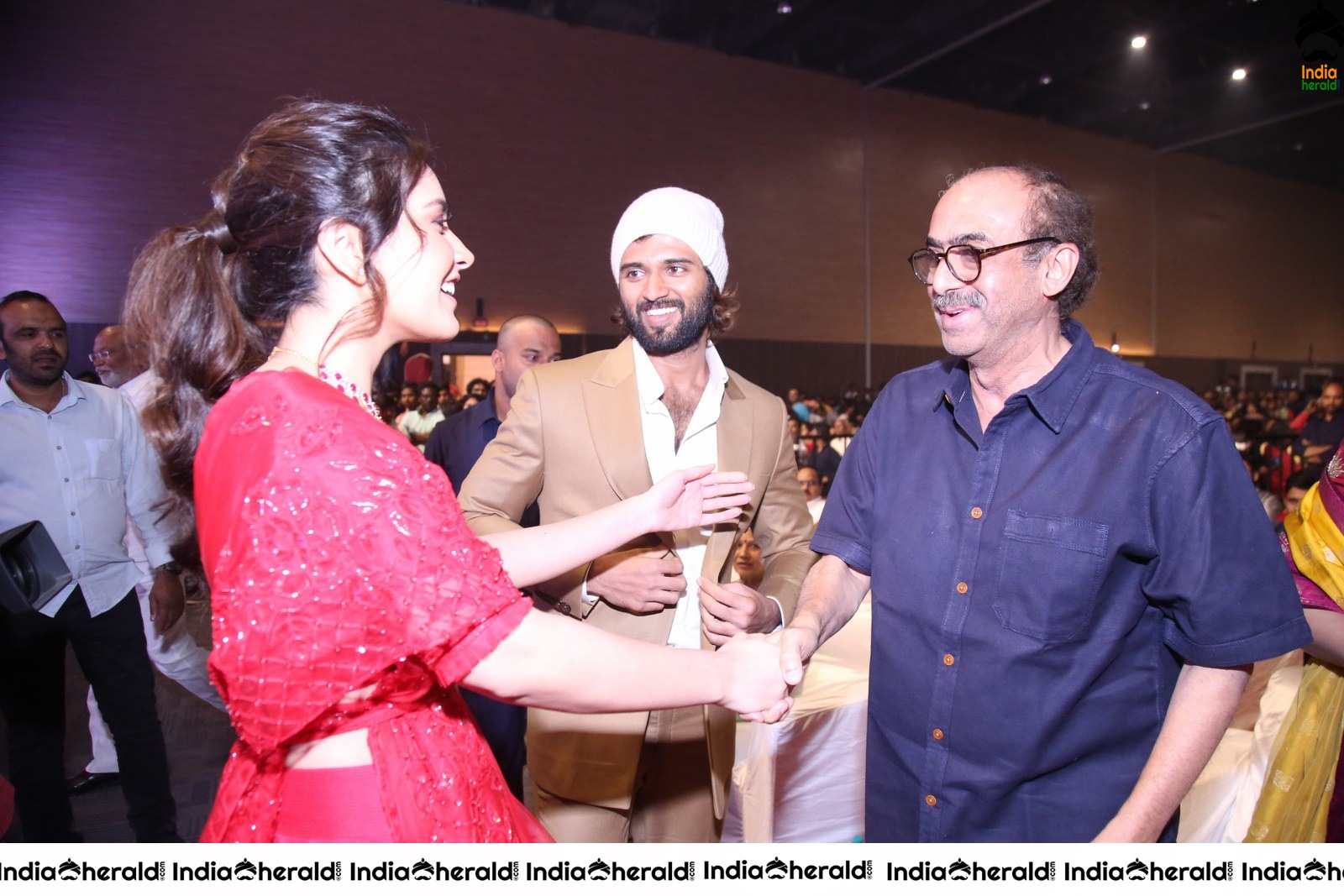 Actor Vijay Deverakonda greets the cast and crew of WFL team