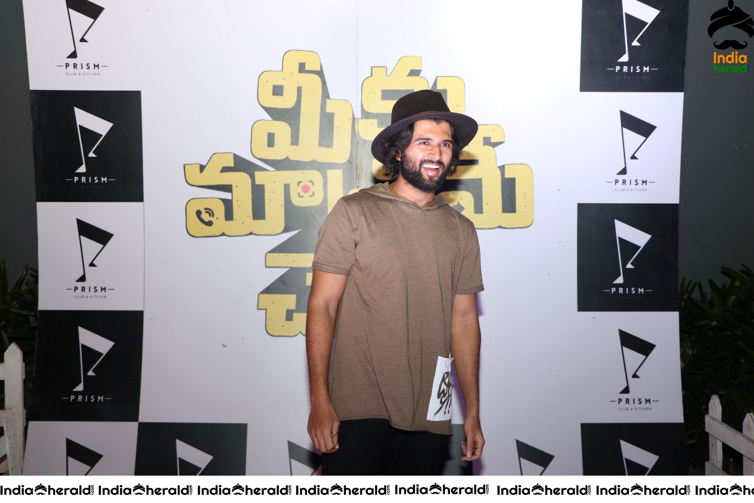 Actor Vijay Deverakonda Latest Clicks at Meeku Maathrame Chepta Party Set 1