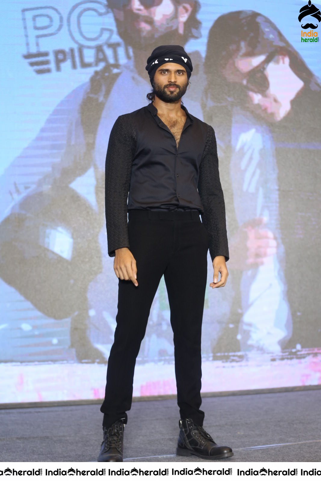 Actor Vijay Deverakonda Looking Dapper in Black Set 1