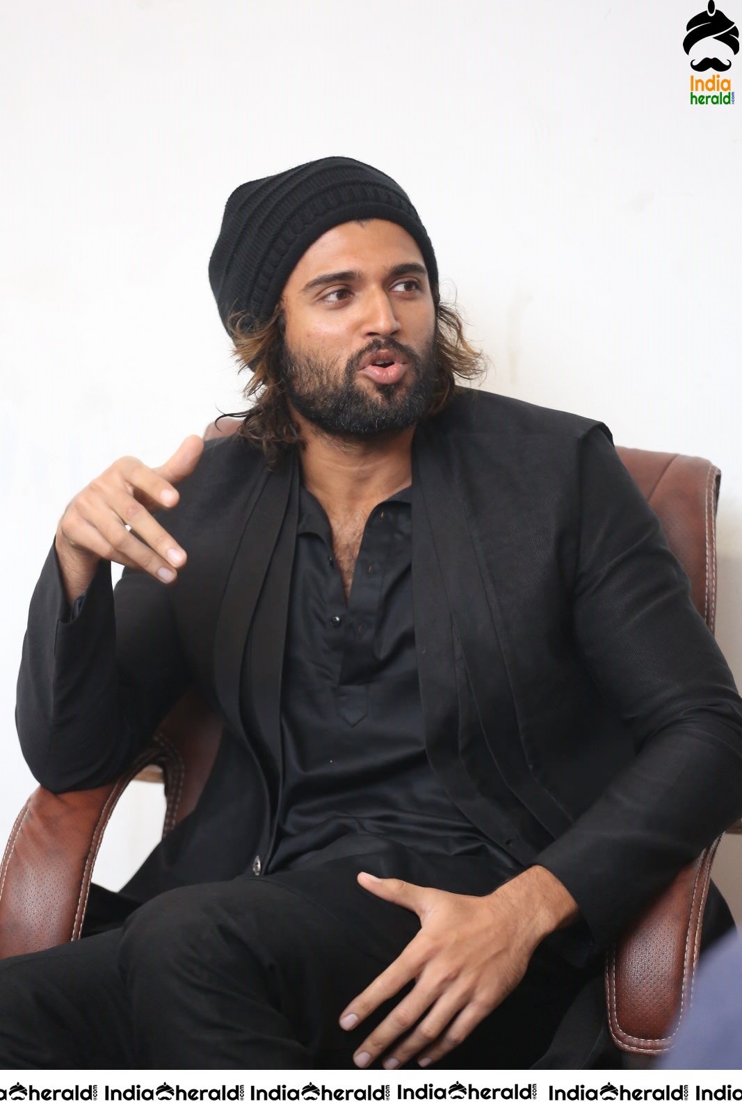 Actor Vijay Deverakonda Looking like a Hot Hunk in Black