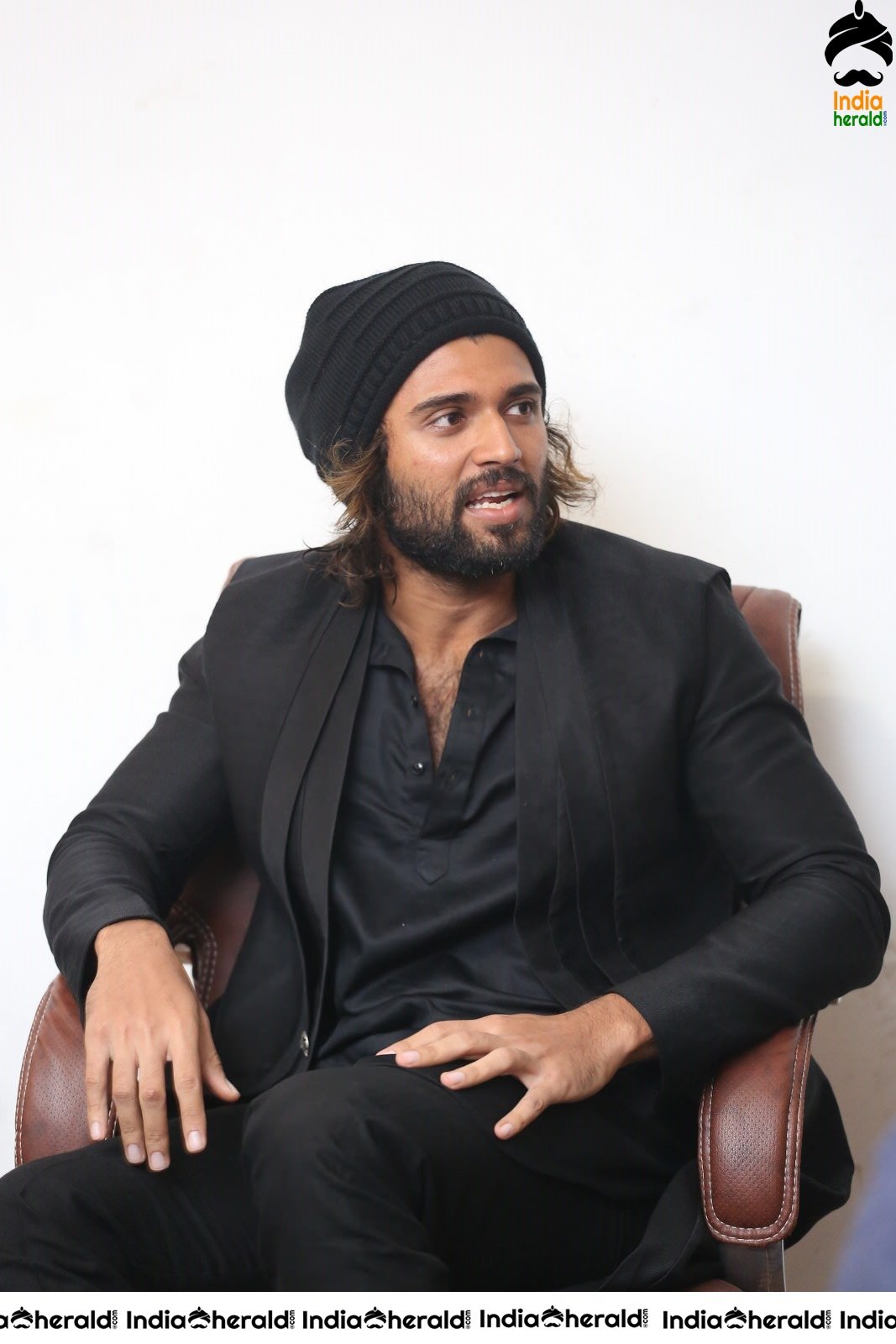 Actor Vijay Deverakonda Looking like a Hot Hunk in Black