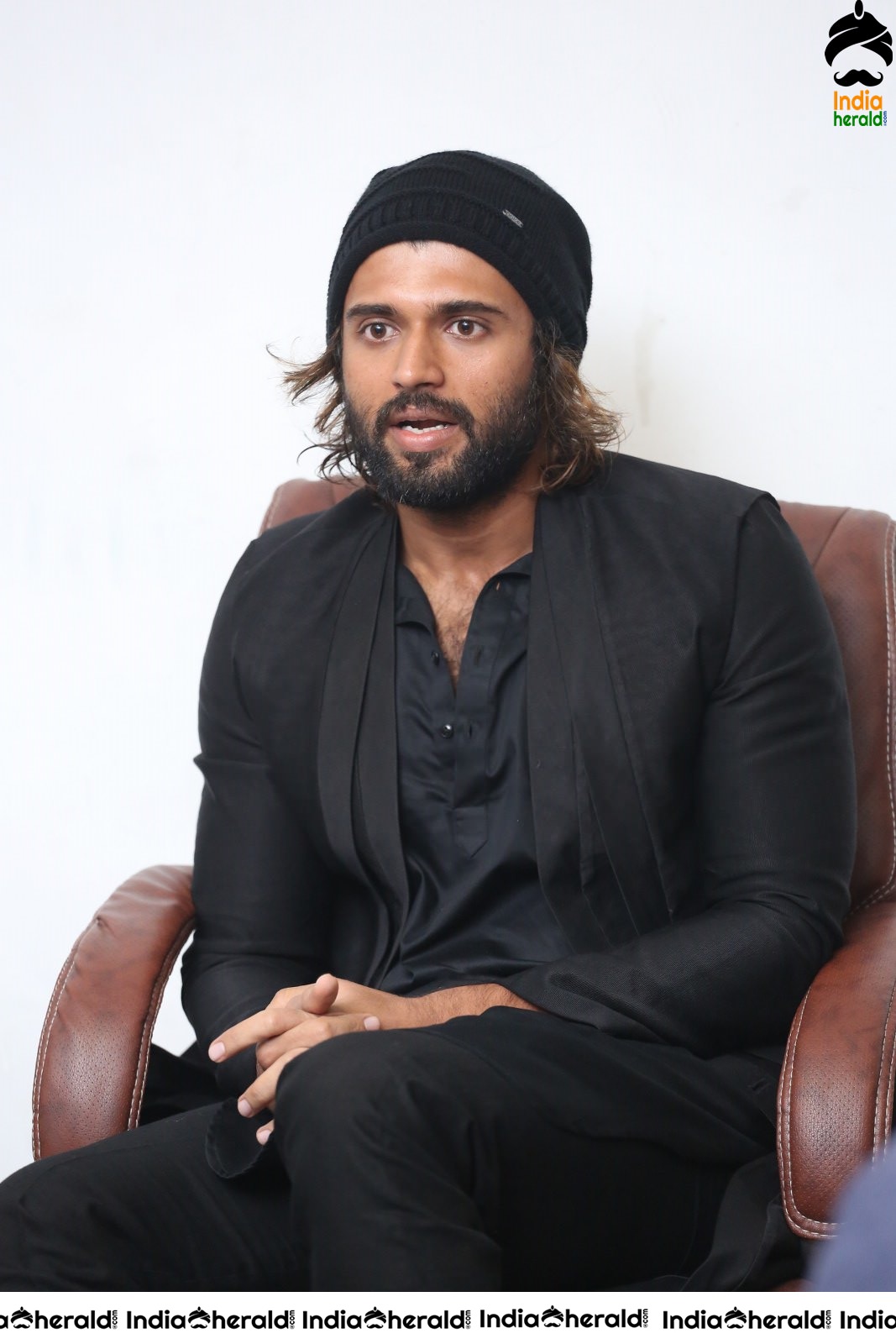 Actor Vijay Deverakonda Looking like a Hot Hunk in Black