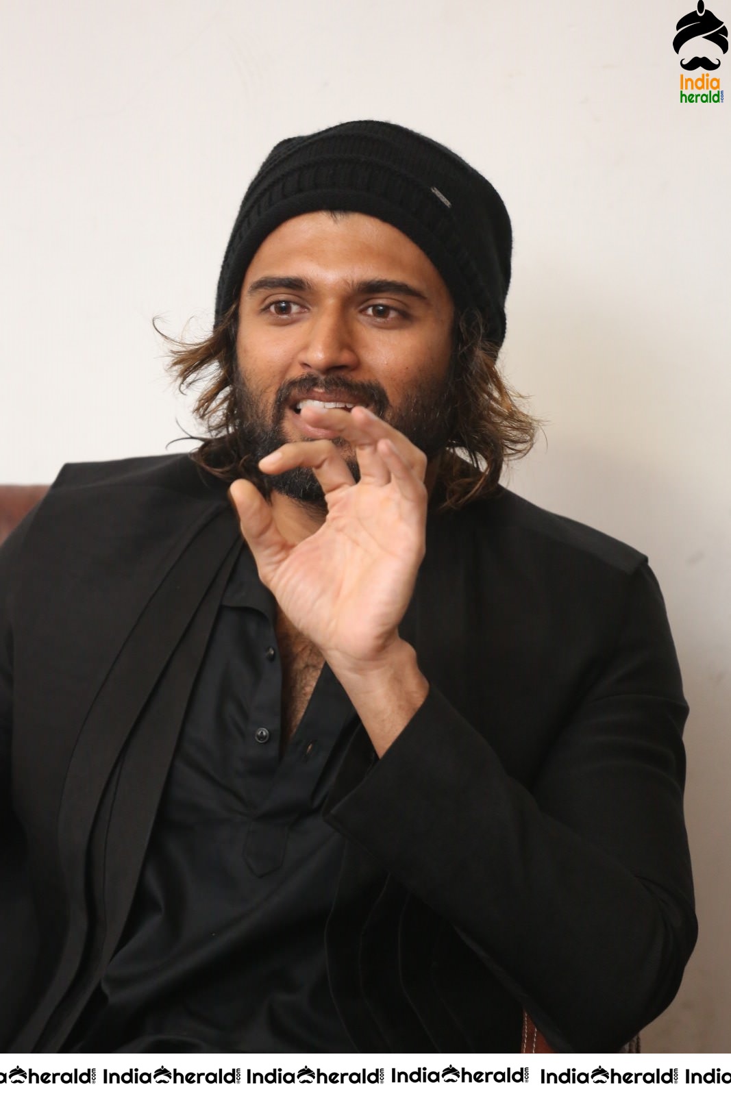 Actor Vijay Deverakonda Looking like a Hot Hunk in Black