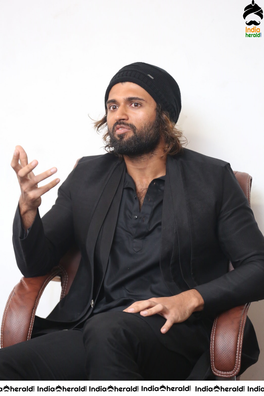 Actor Vijay Deverakonda Looking like a Hot Hunk in Black