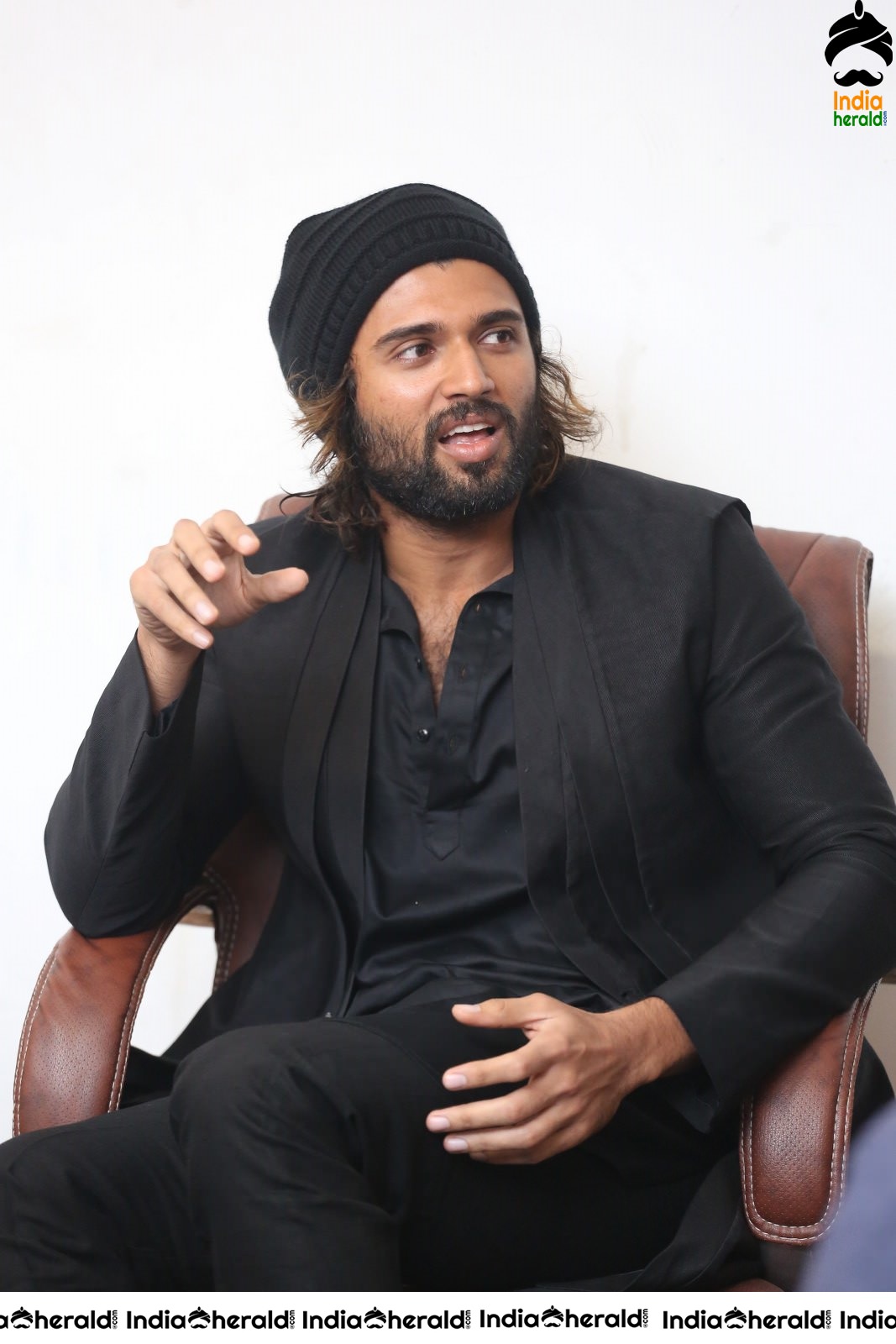 Actor Vijay Deverakonda Looking like a Hot Hunk in Black