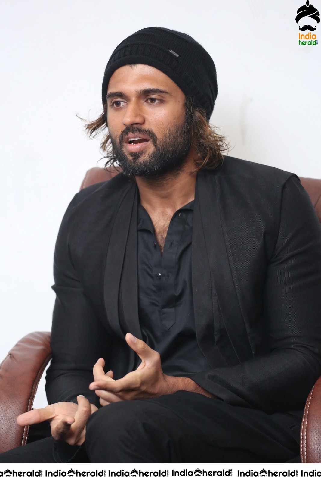 Actor Vijay Deverakonda Looking like a Hot Hunk in Black