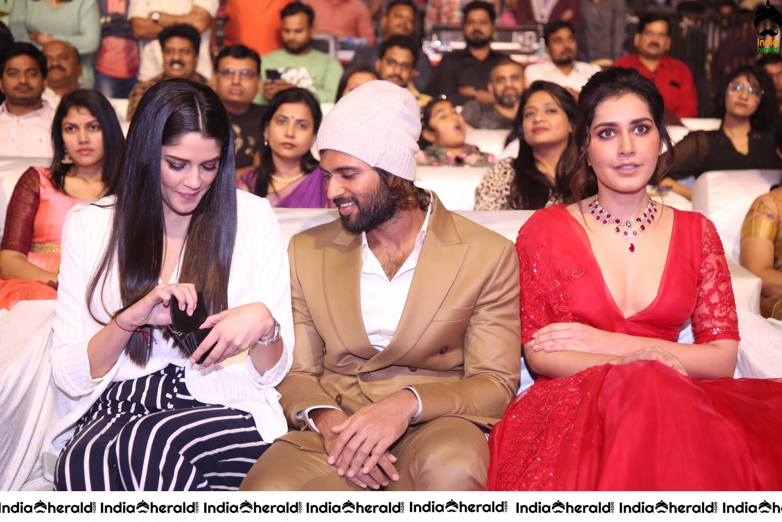 Actor Vijay Deverakonda Spotted between Izabelle and Raashi Khanna while having a Chit Chat