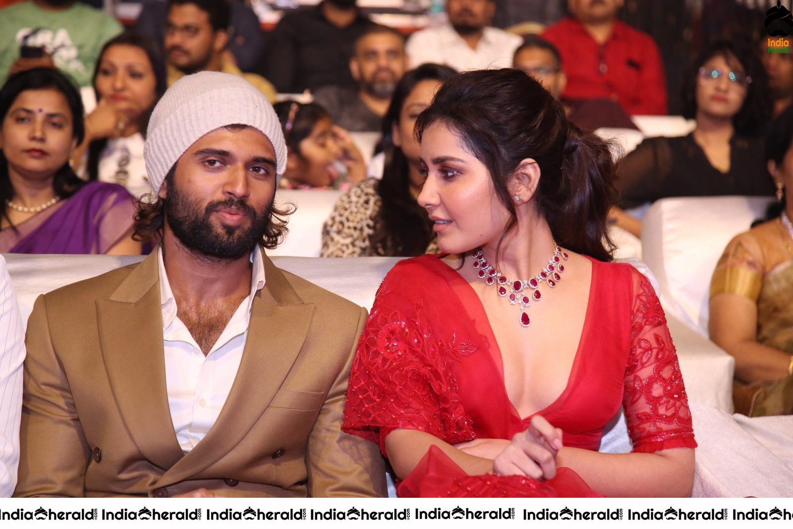 Actor Vijay Deverakonda Spotted between Izabelle and Raashi Khanna while having a Chit Chat