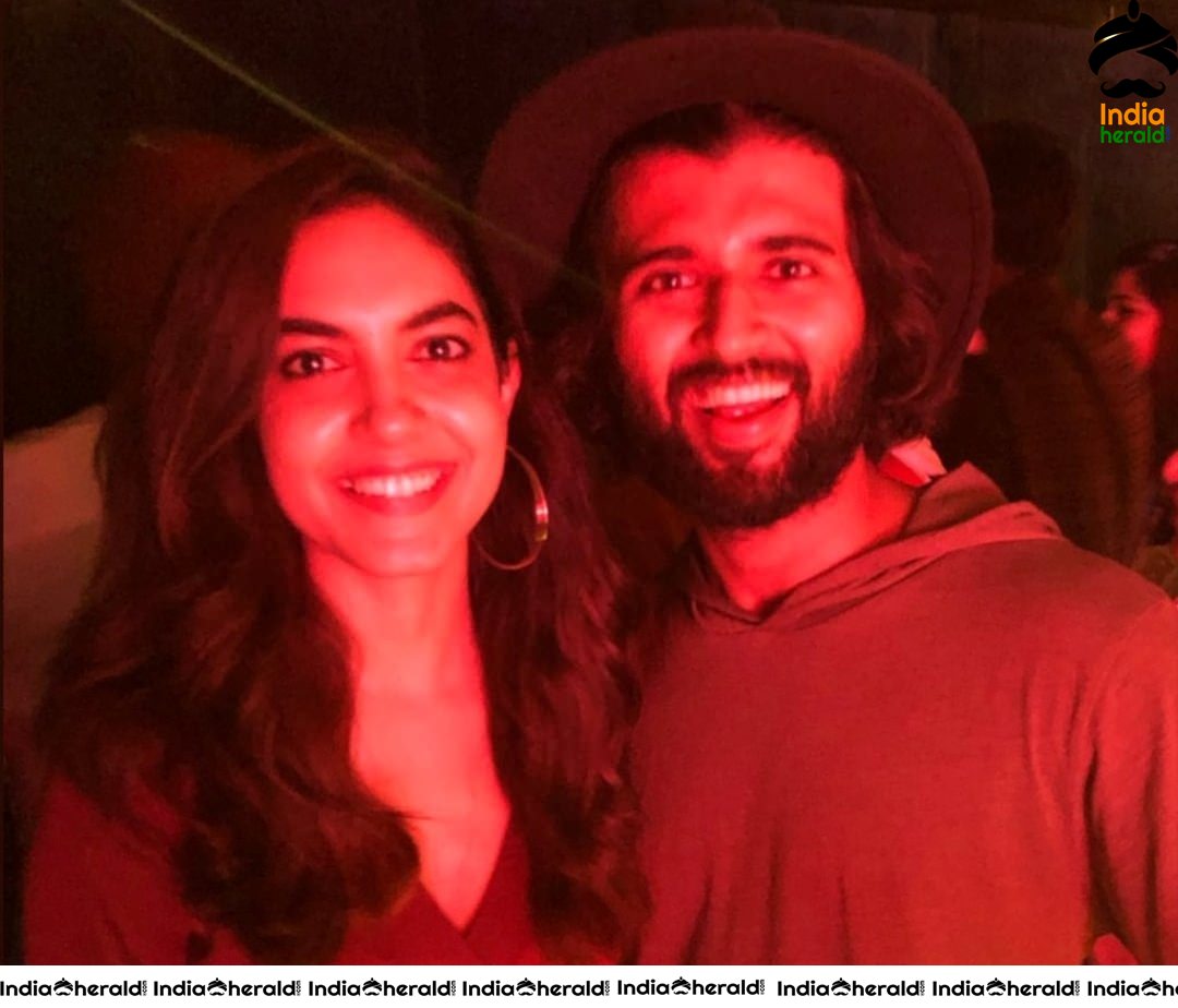 Actor Vijay Deverakonda Spotted with his Pellichoopulu pair Ritu Varma