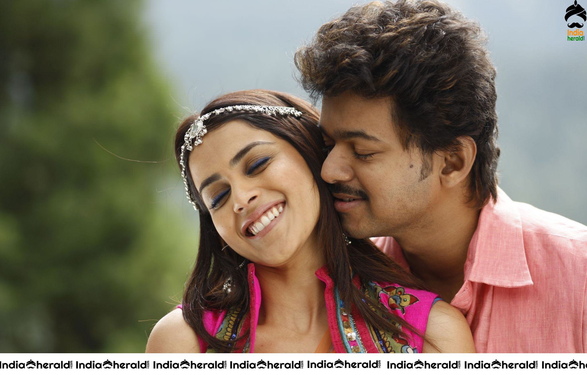 Actor Vijay hot stills with Hansika and Genelia Set 1