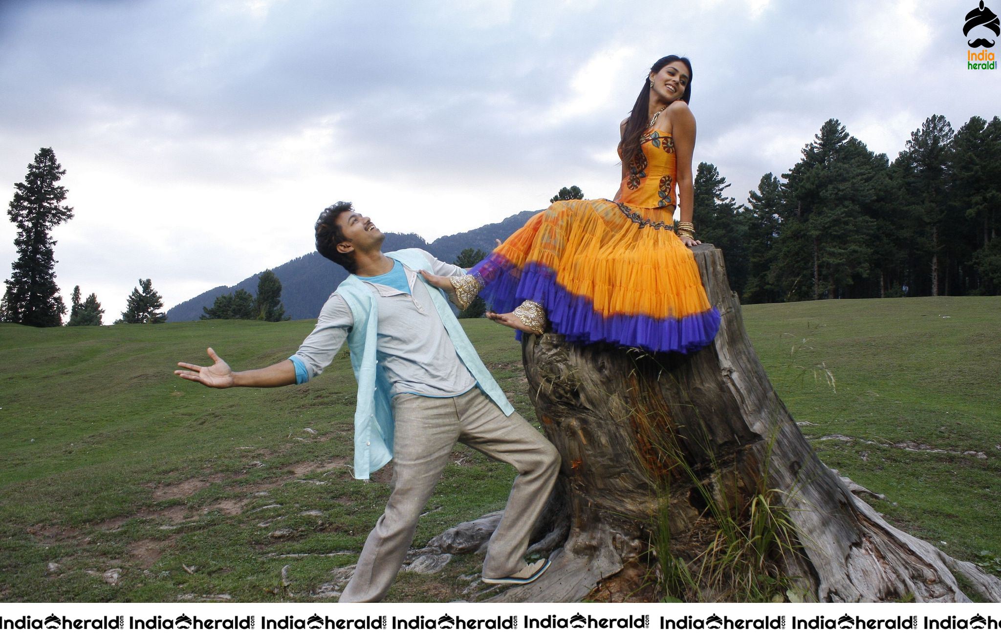 Actor Vijay hot stills with Hansika and Genelia Set 1