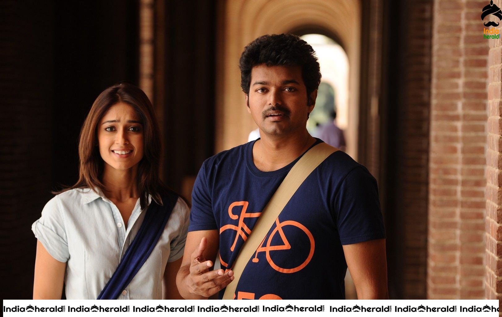 Actor Vijay photos with HOT and SEXY Ileana Set 1