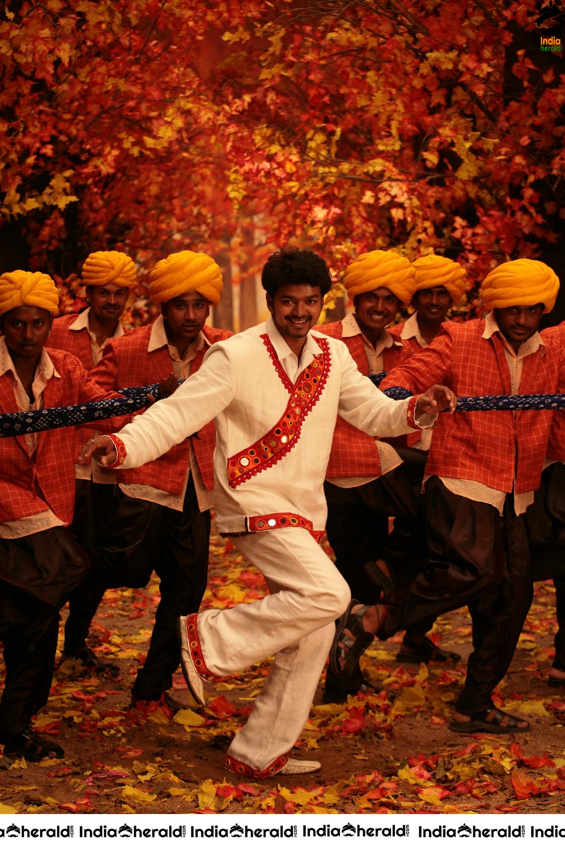 Actor Vijay Rare Photos with Asin while shooting and also On the Screen Set 1