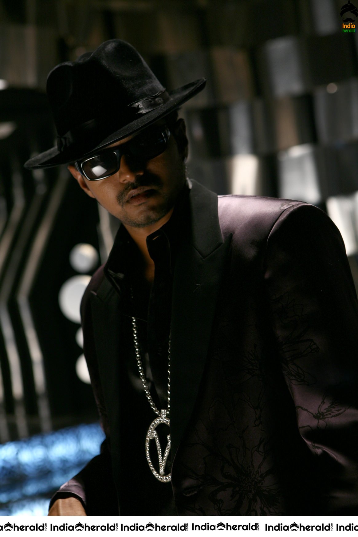 Actor Vijay Rare Photos with Asin while shooting and also On the Screen Set 1