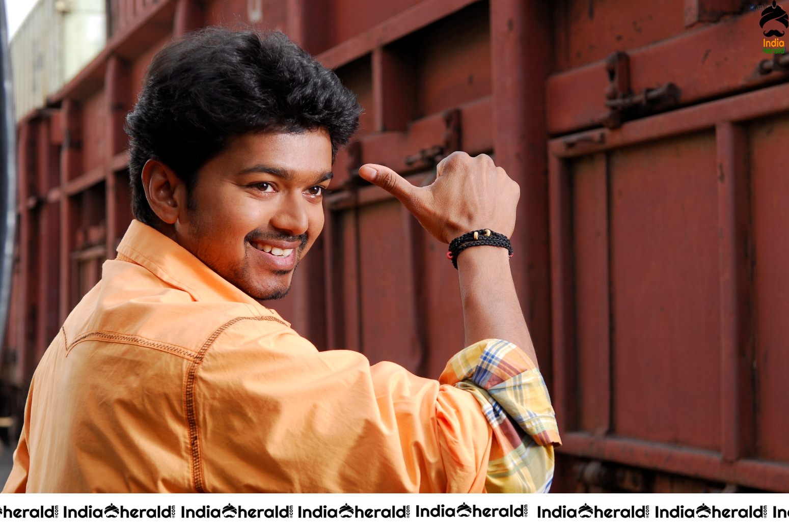 Actor Vijay Rare Photos with Asin while shooting and also On the Screen Set 3