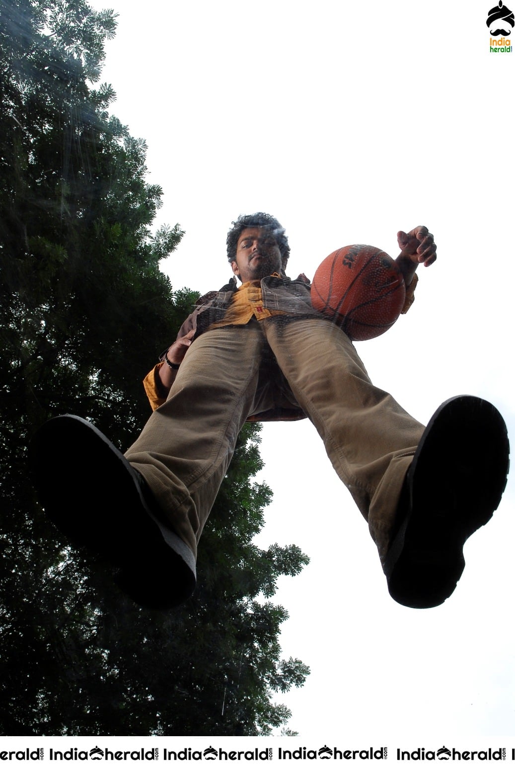 Actor Vijay Rare Photos with Asin while shooting and also On the Screen Set 4