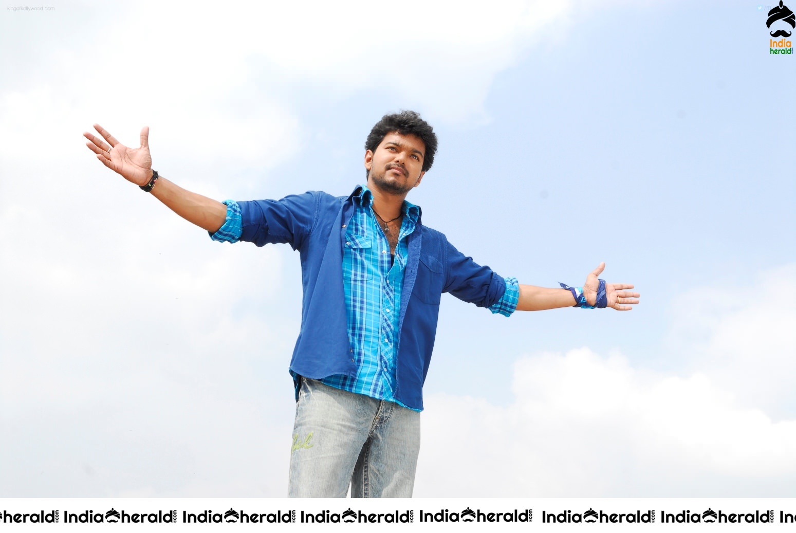 Actor Vijay Rare Photos with Asin while shooting and also On the Screen Set 4