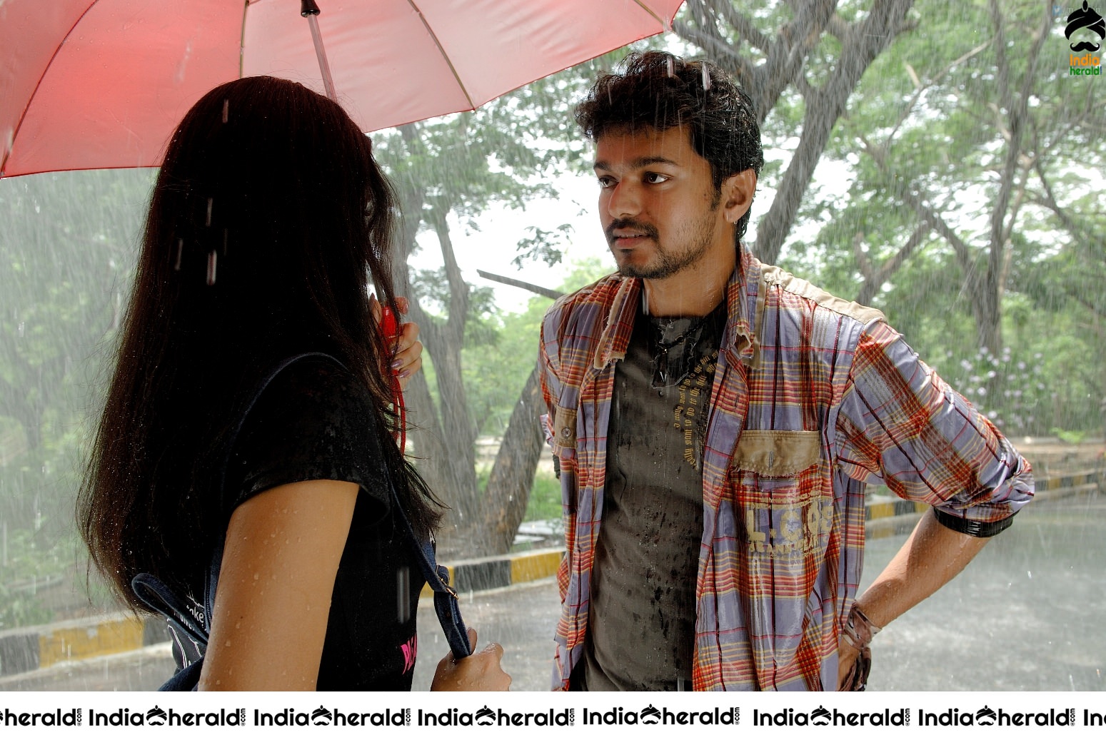 Actor Vijay Rare Photos with Asin while shooting and also On the Screen Set 5