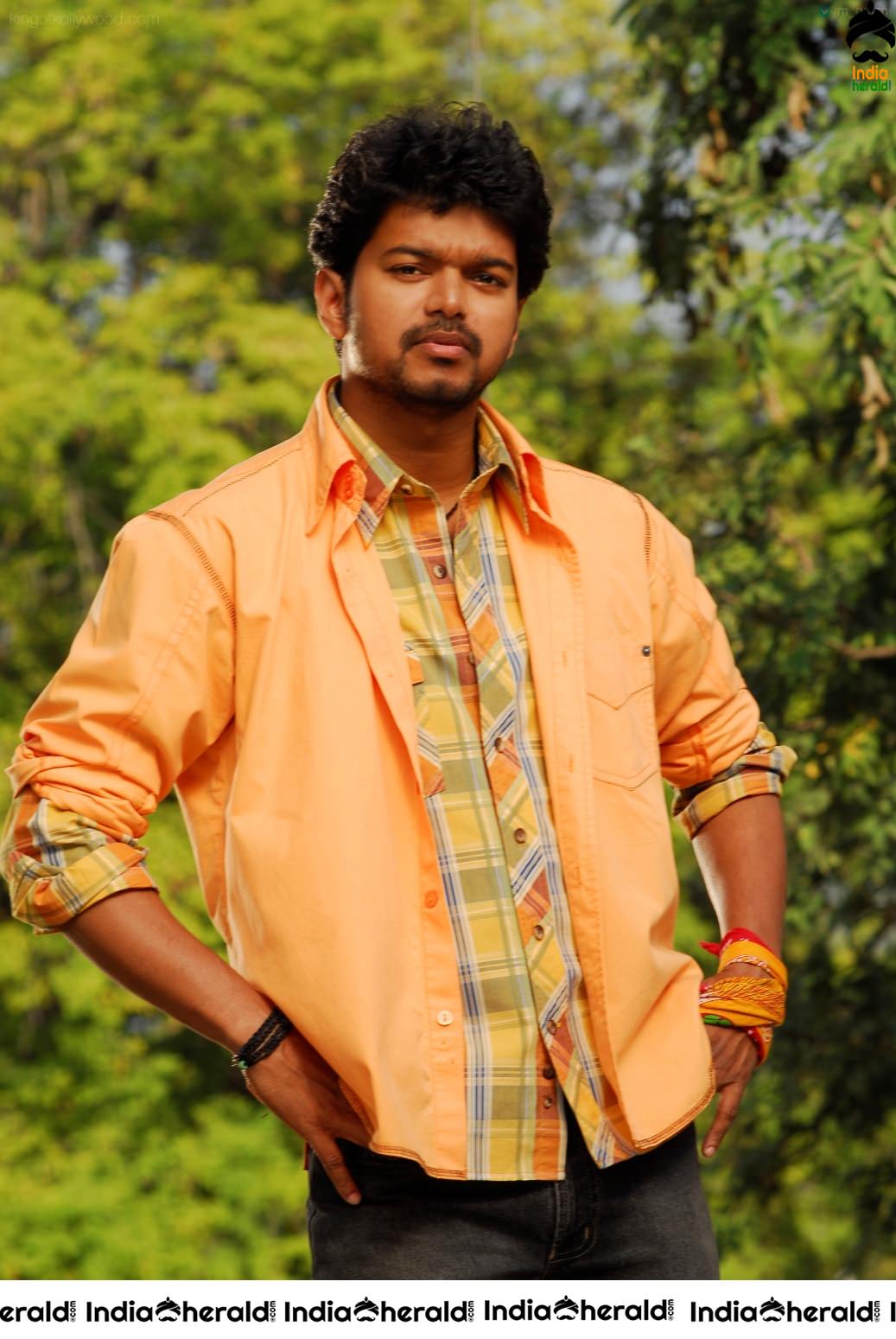 Actor Vijay Rare Photos with Asin while shooting and also On the Screen Set 5