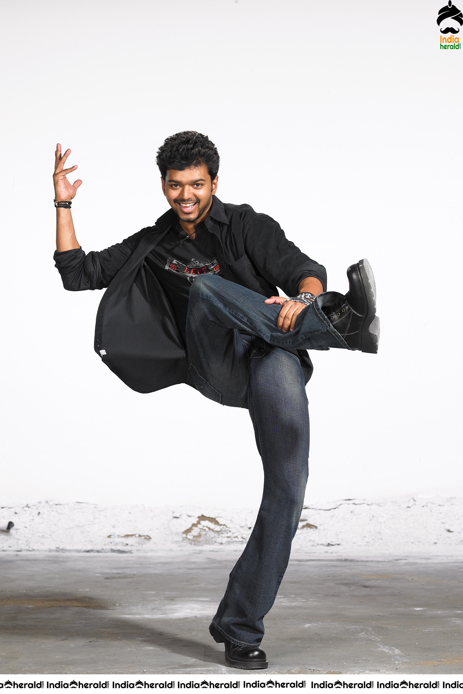 Actor Vijay Unseen Photoshoot Session for Pokkiri Movie Set 1