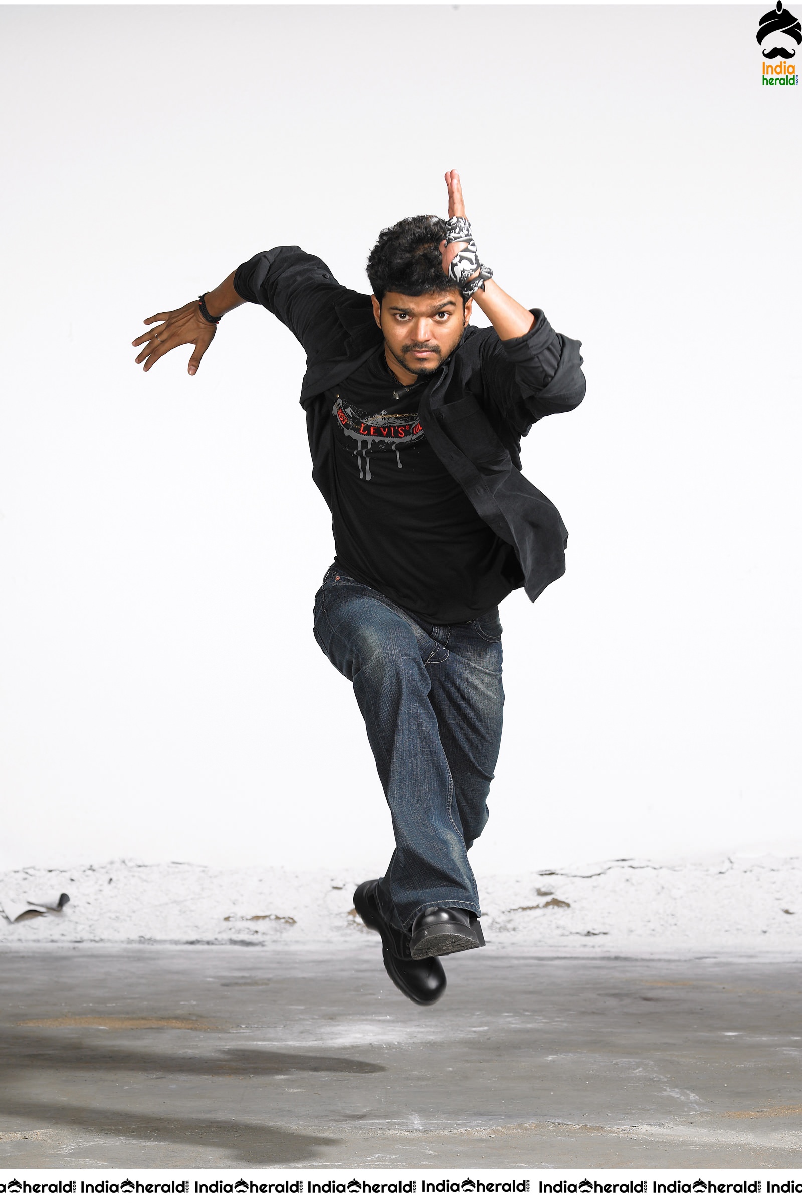 Actor Vijay Unseen Photoshoot Session for Pokkiri Movie Set 2