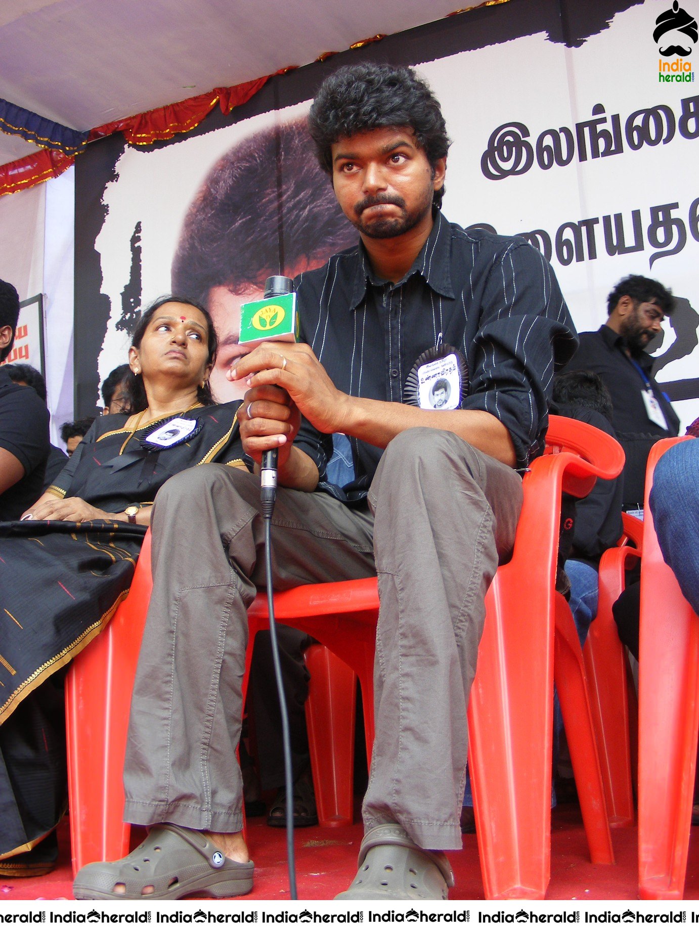 Actor Vijay with his wife while fasting for Eelam Tamils Set 2