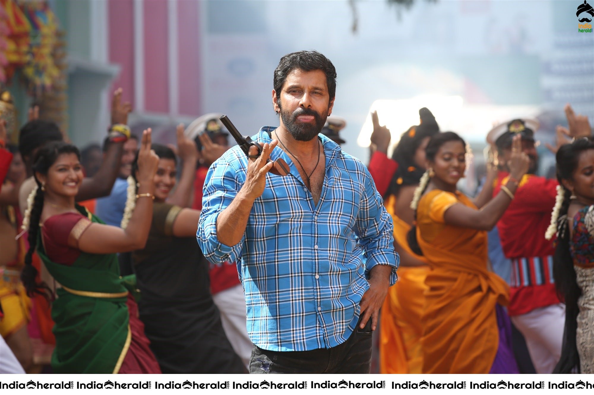 Actor Vikram Photos with Hot Tamanna from the movie Sketch Set 1