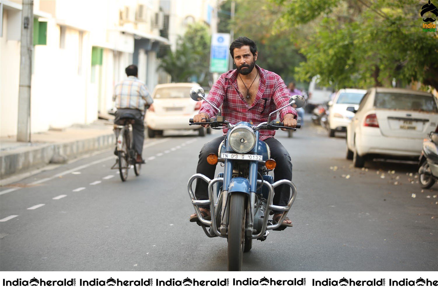 Actor Vikram Photos with Hot Tamanna from the movie Sketch Set 1