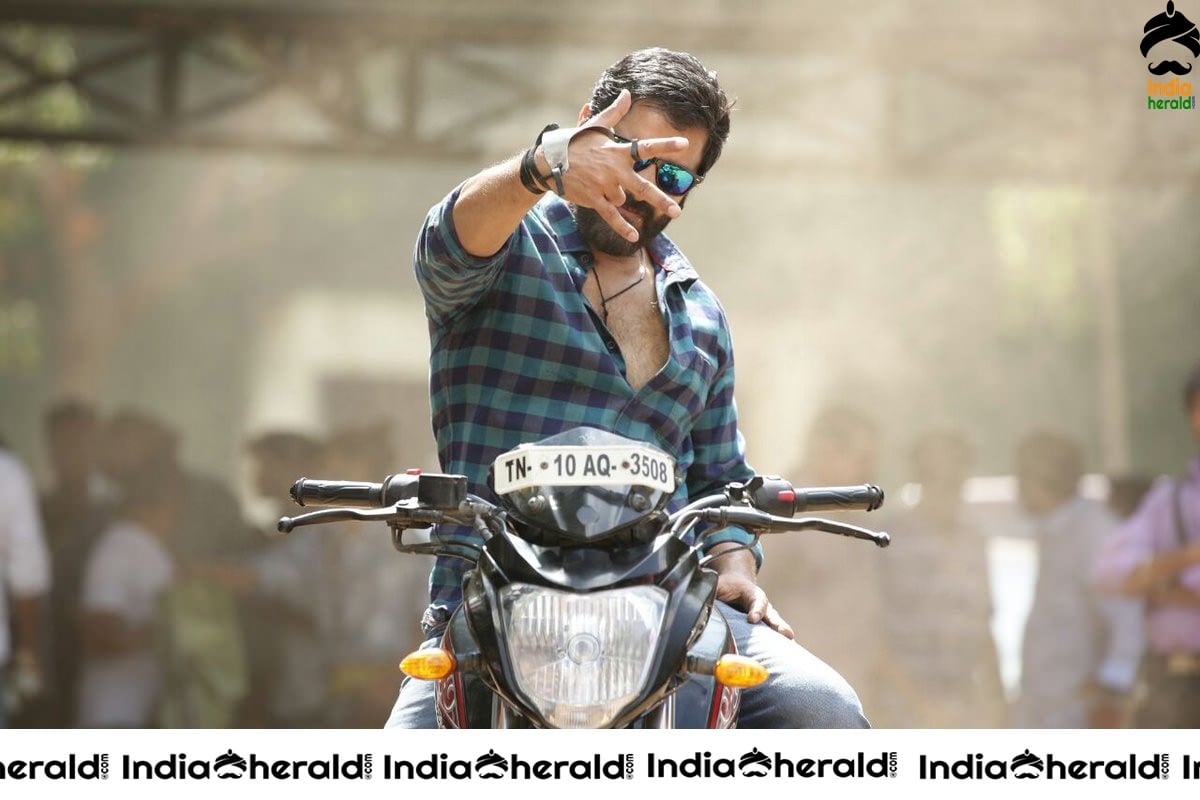 Actor Vikram Photos with Hot Tamanna from the movie Sketch Set 3