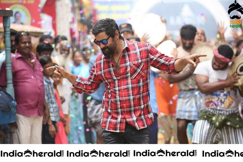 Actor Vikram Photos with Hot Tamanna from the movie Sketch Set 3