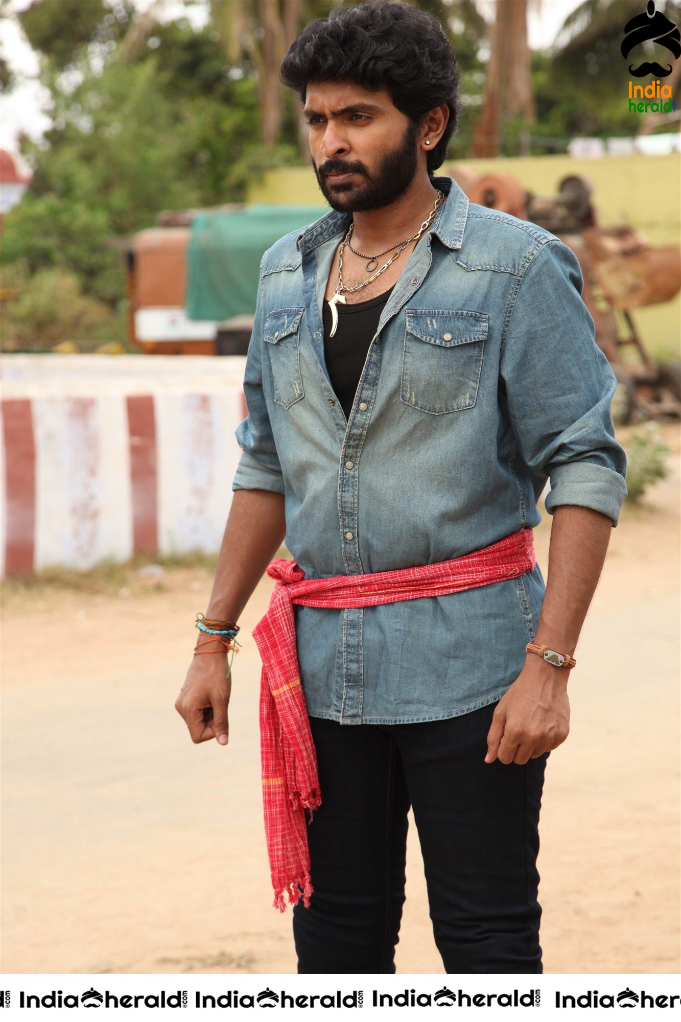 Actor Vikram Prabhu Latest Photos from his recent release Set 1