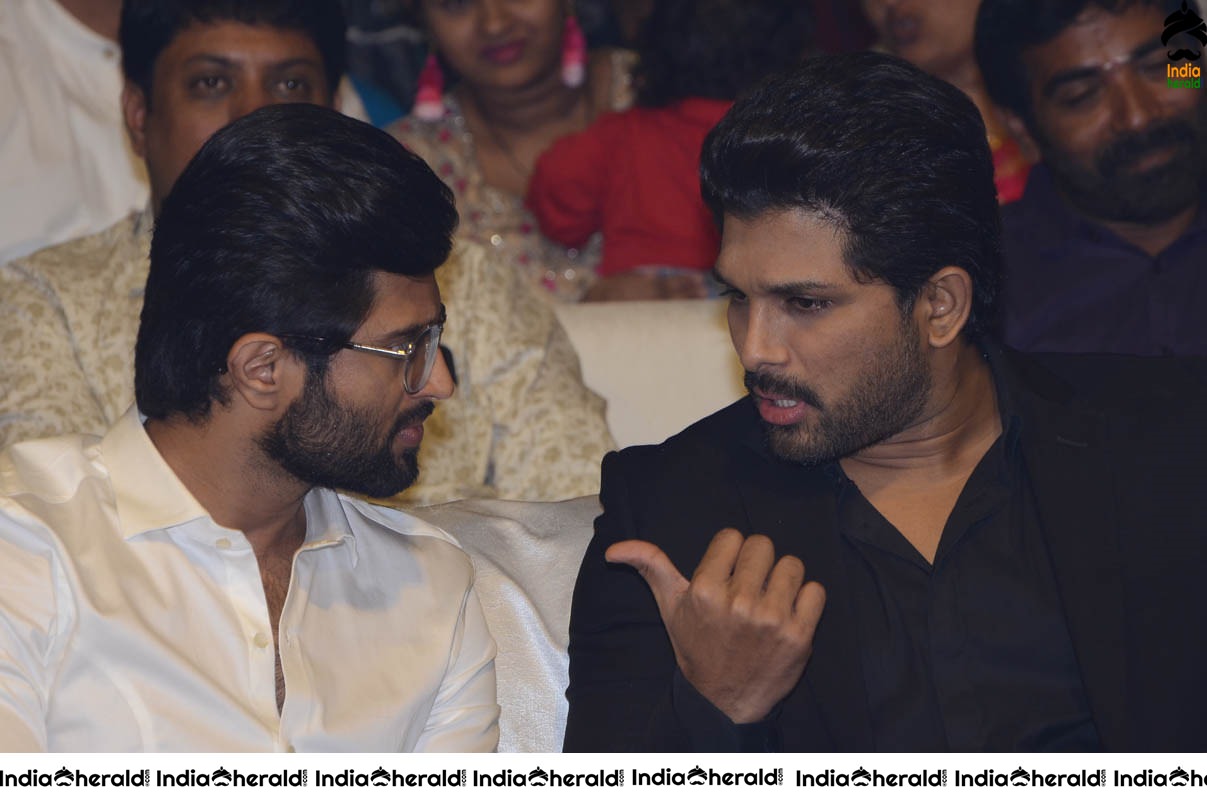 Actors Allu Arjun and Vijay Deverakonda were spotted together Set 1