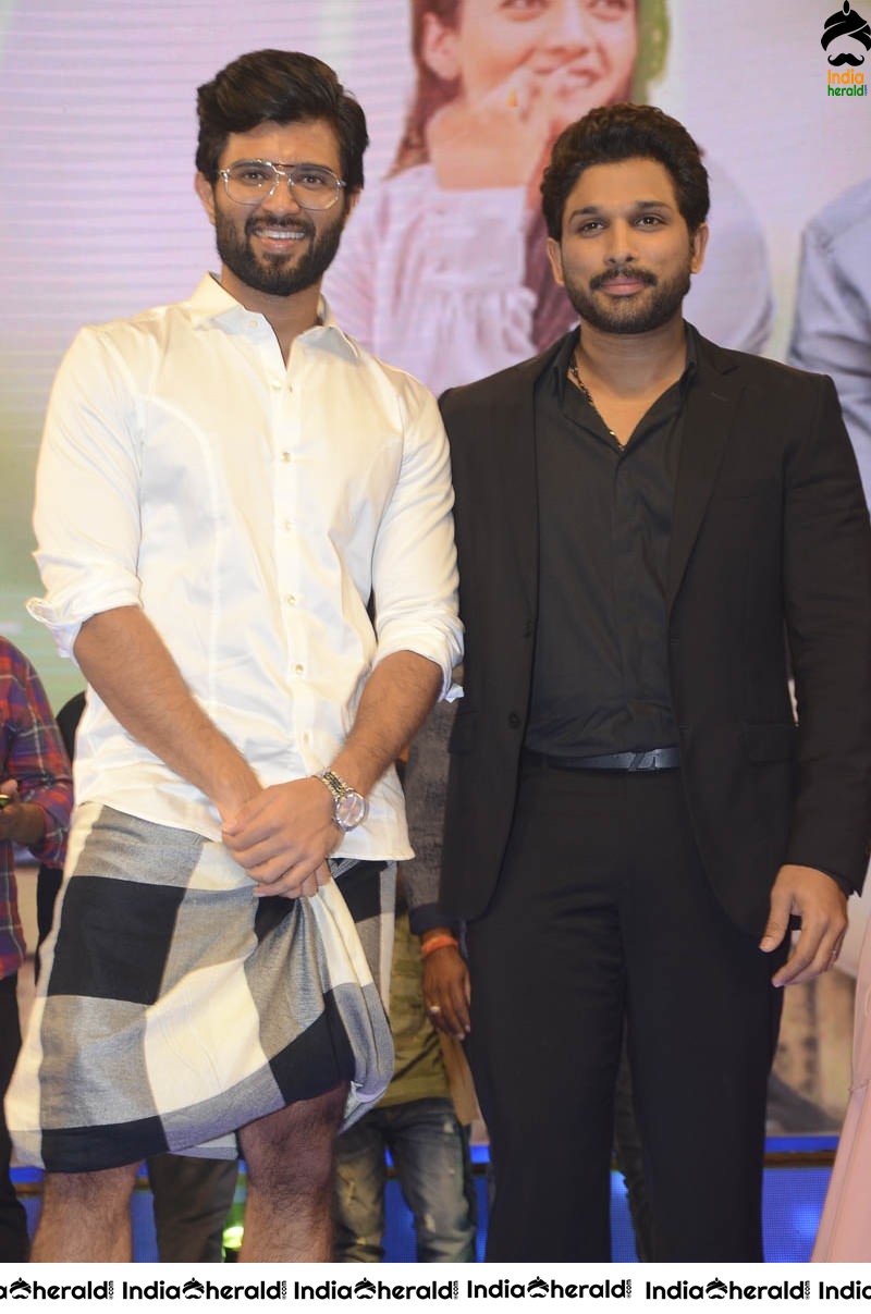 Actors Allu Arjun and Vijay Deverakonda were spotted together Set 2