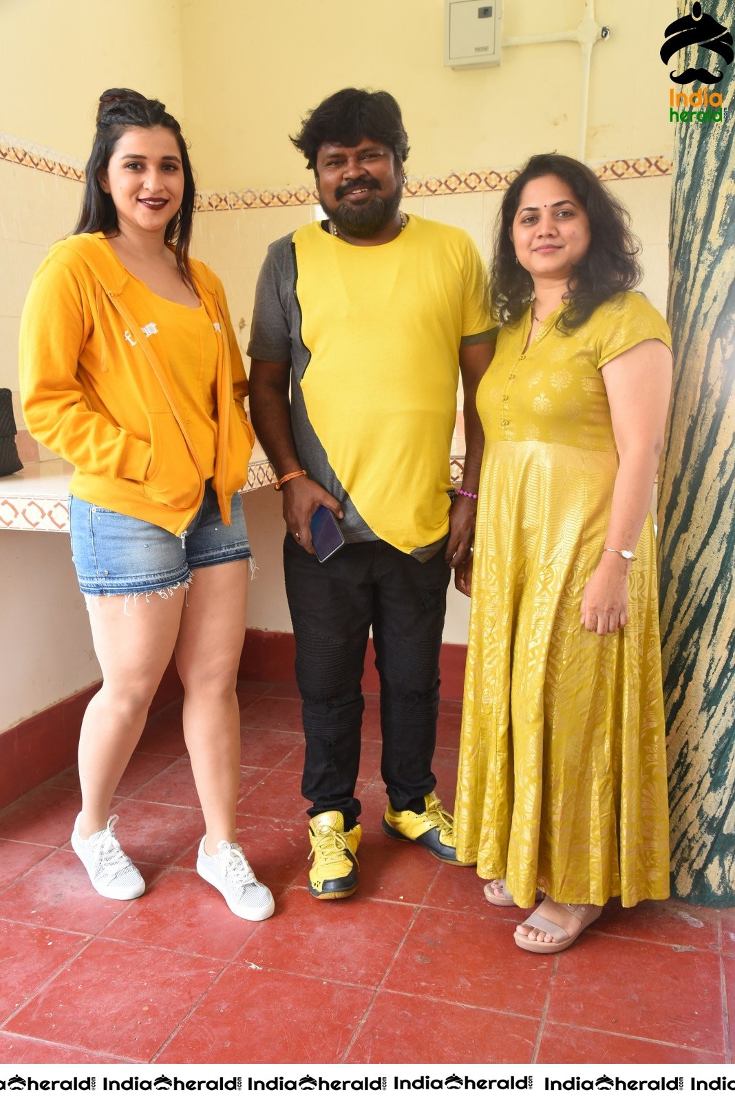 Actors of Hi 5 Movie with Mannara Chopra Set 1