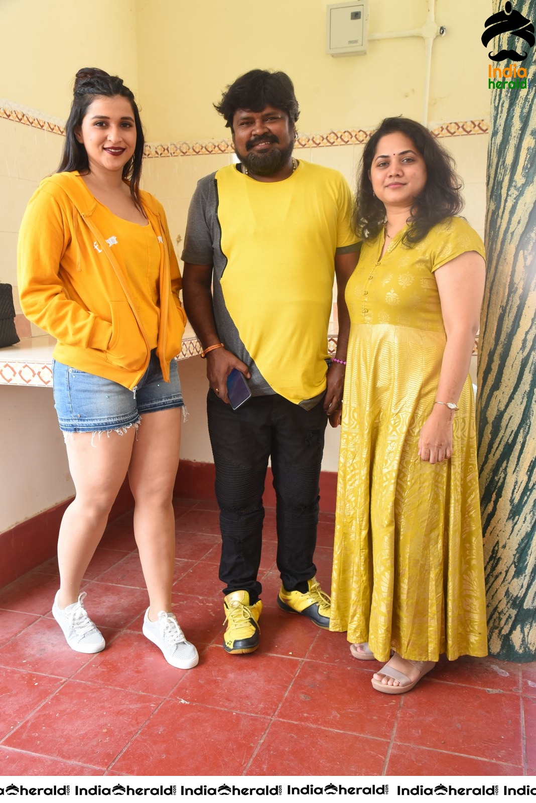 Actors of Hi 5 Movie with Mannara Chopra Set 1