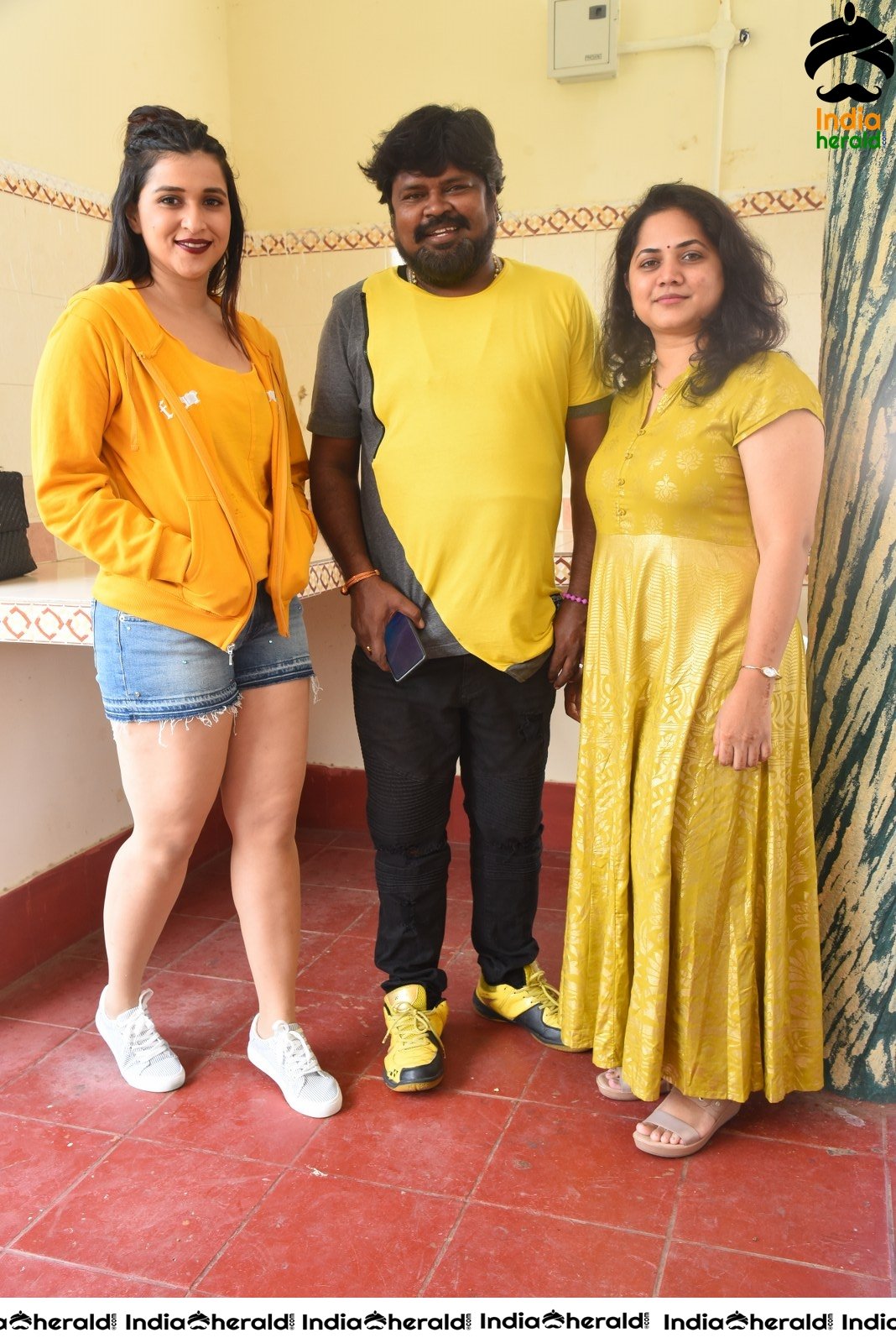 Actors of Hi 5 Movie with Mannara Chopra Set 1
