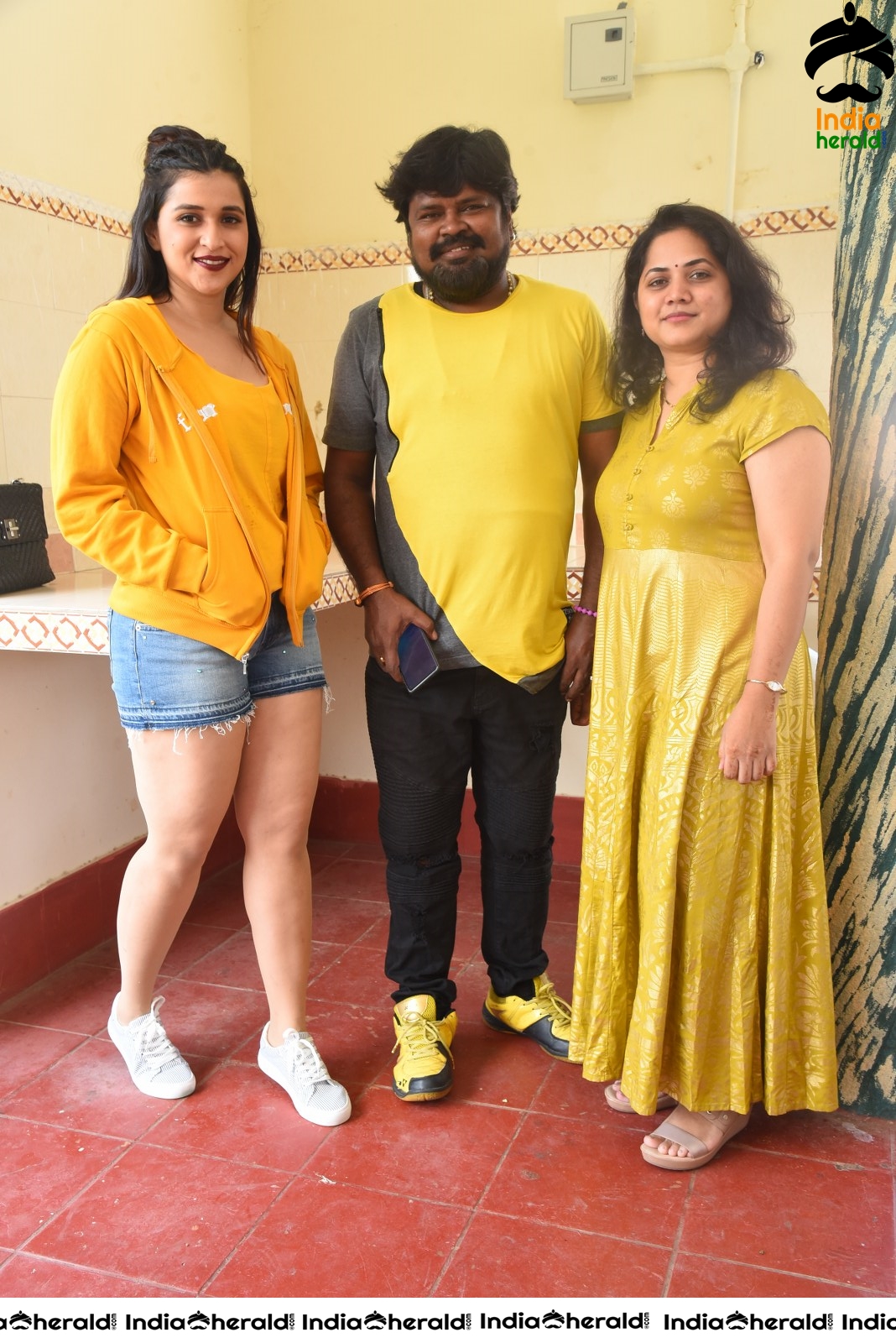 Actors of Hi 5 Movie with Mannara Chopra Set 1