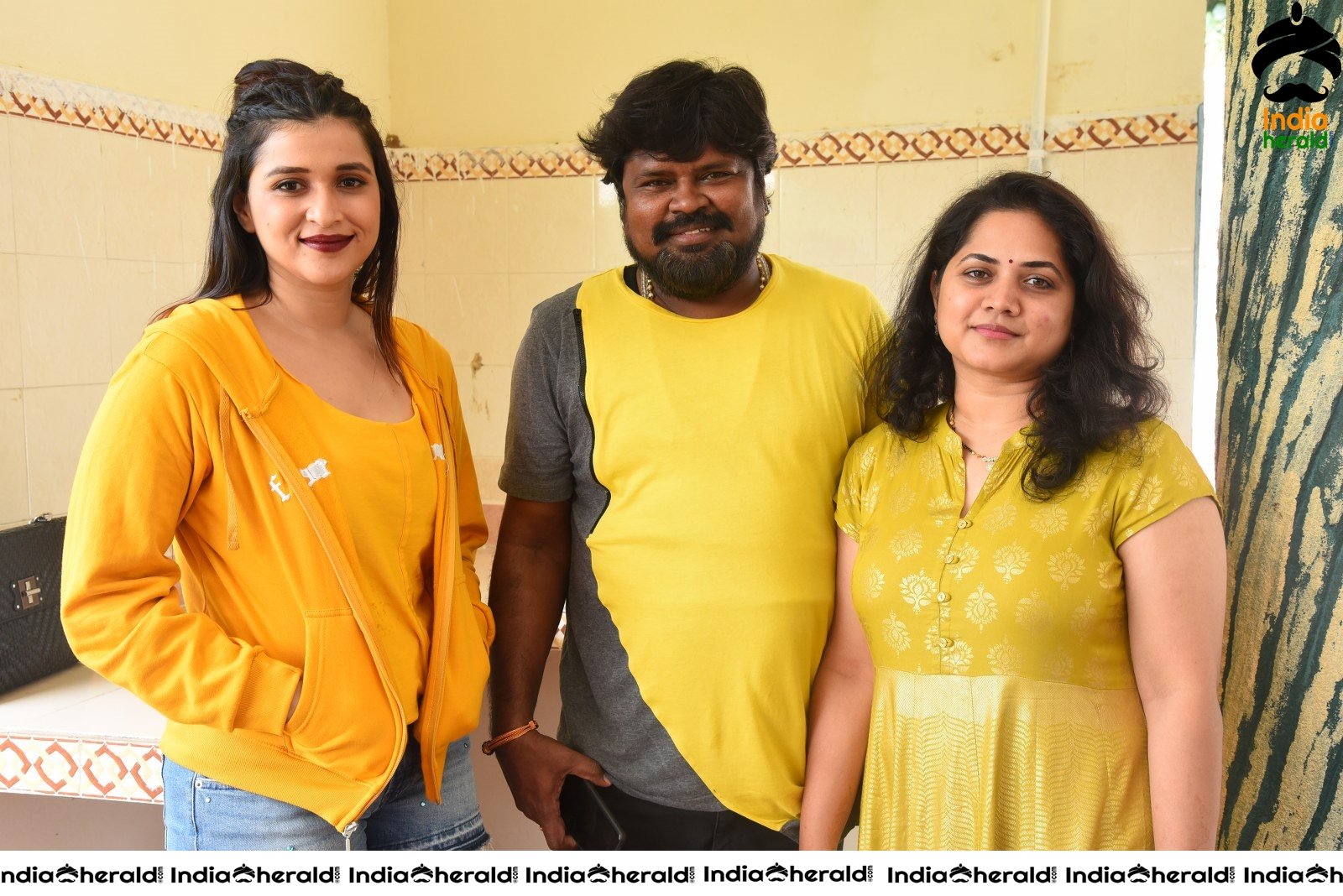 Actors of Hi 5 Movie with Mannara Chopra Set 1