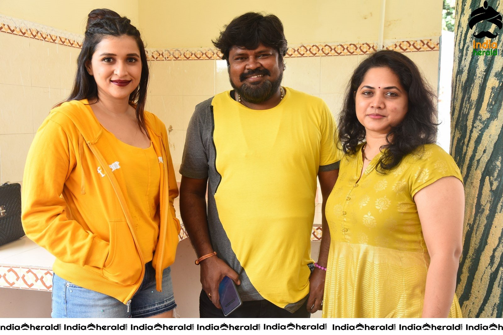 Actors of Hi 5 Movie with Mannara Chopra Set 1