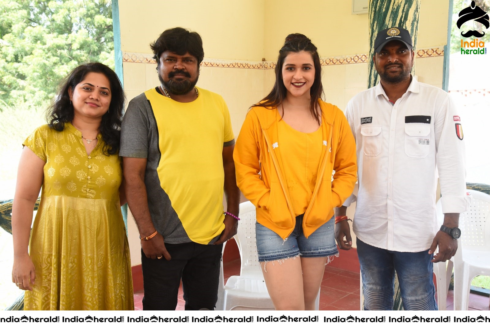 Actors of Hi 5 Movie with Mannara Chopra Set 2